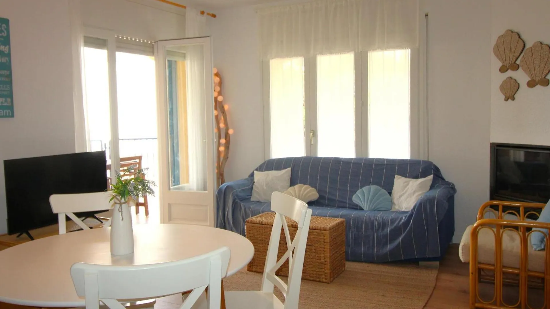 Apartamento Con Jardin A 150 M De La Playa, 2 Habitaciones, Terraza Con Vistas Parciales Al Mar, Ac, Bbq. - Es-228-151 Llança Lägenhet