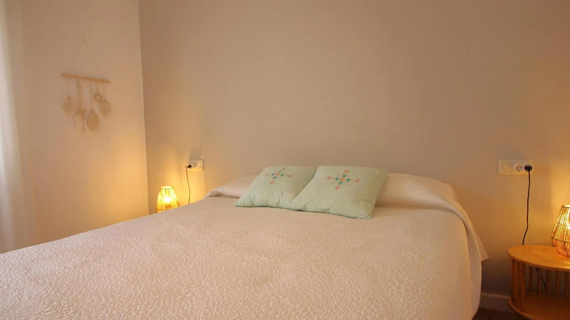 Apartamento Con Jardin A 150 M De La Playa, 2 Habitaciones, Terraza Con Vistas Parciales Al Mar, Ac, Bbq. - Es-228-151 Llança 0*,